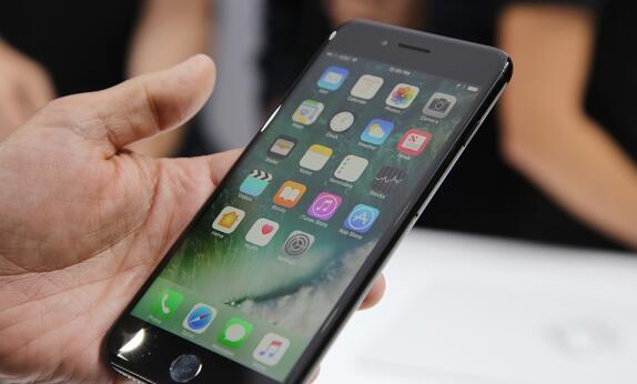 iPhone7Plus高速运转时噪音大?苹果说可换新机