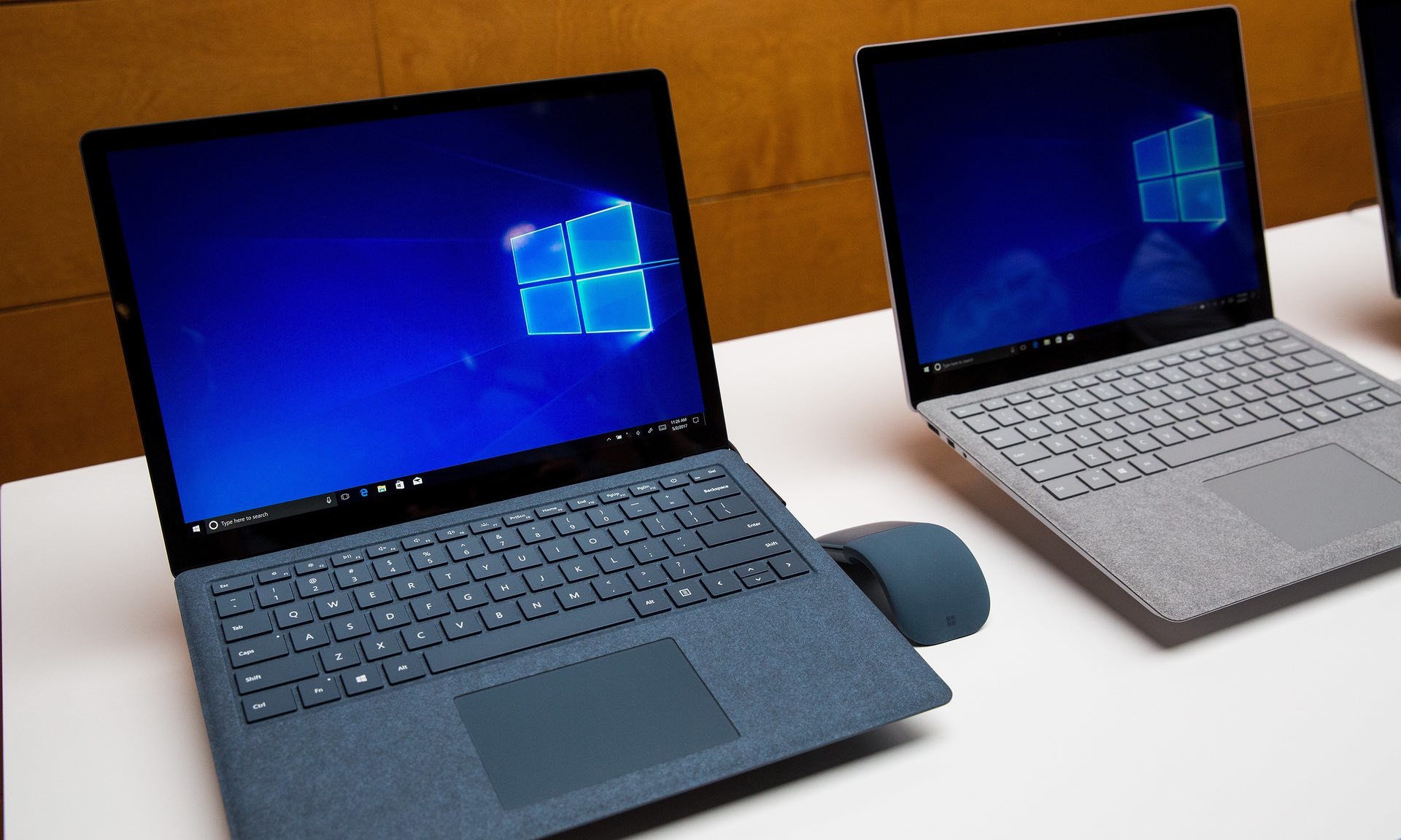 微软推Surface Laptop预装Win10 S 售价999美元起
