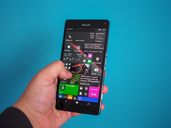 Surface Phone再曝光: 折叠设计 手机变平板